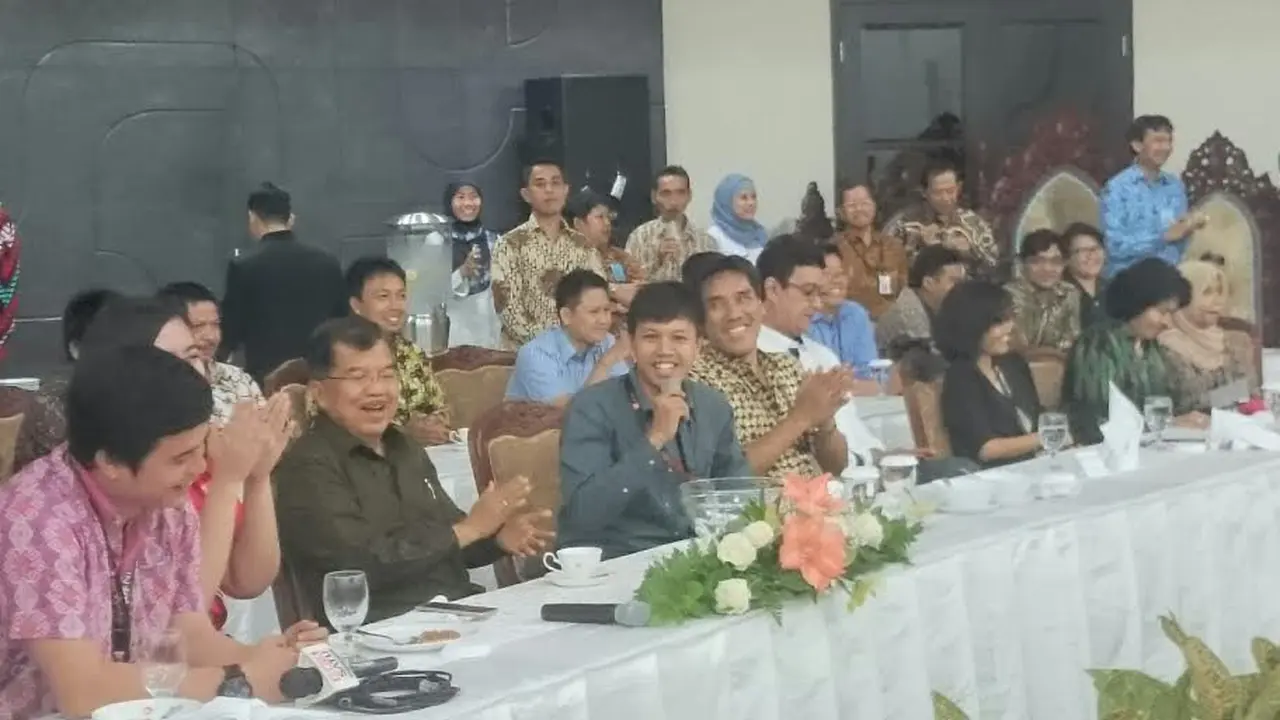 20151222-Jusuf Kalla-Santap Siang-Jurnalis-Istana Wapres-Jakarta