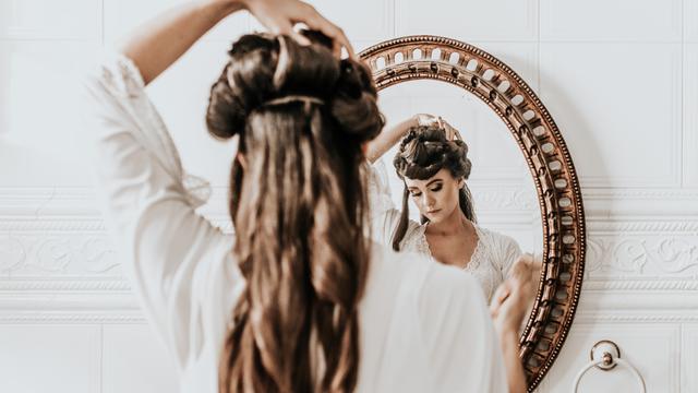 [Fimela] Ilustrasi Hair Extension