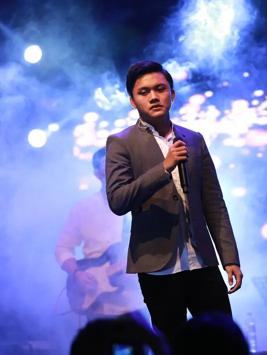 "Seru-seruan aja. Apalagi ini acara amal. Bisa memberi, nonton tanpa tiket. Pembelajaran juga. Ini kebanggan buat kami," kata Rizky Febian di area Masjid Cut Meutia, kawasan Menteng, Jakarta Pusat, Sabtu (18/6) dini hari. (Galih W. Satria/Bintang.com)