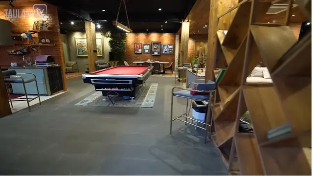 12 Potret Kantor Baru Baim Wong, Berkonsep Industrial Lengkap dengan Waterboom