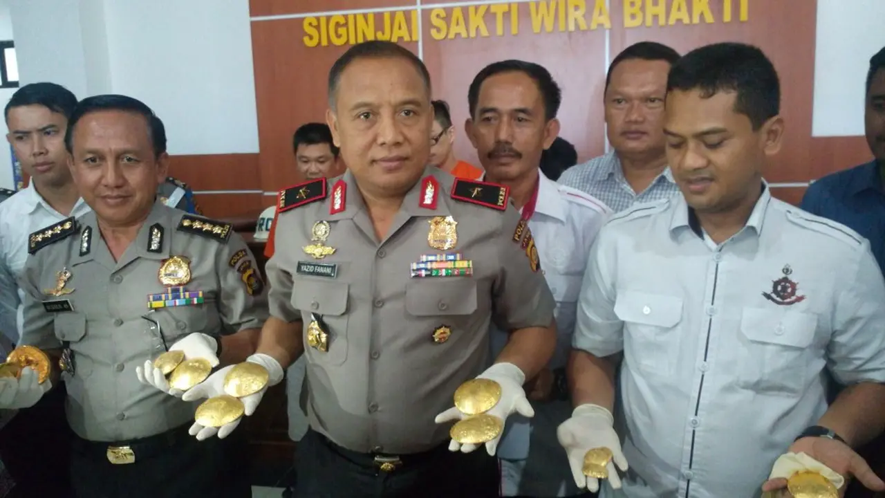 Polisi tangkap penadah emas dari penambangan ilegal di Jambi. 