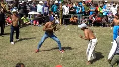 Ritual Tiban kerap dilakukan saat kemarau panjang. Pertarungan dua lelaki bercambuk ini diharapkan dapat mendatangkan hujan.