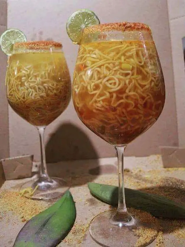 Perlu Kamu Coba, Begini 10 Cara Nyeleneh Masak Mi yang Super Kocak