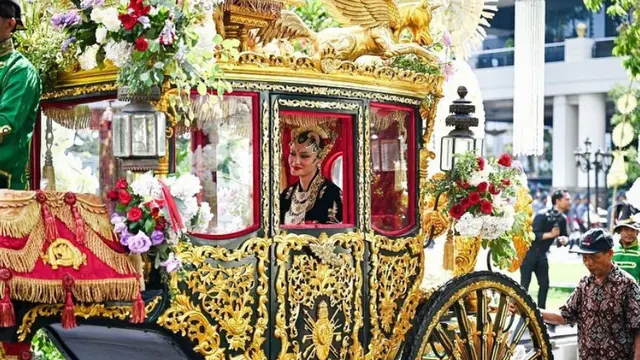 Prosesi Panggih Tengku Natasya dan Pangeran Paham Malaysia di Yogyakarta. [@kesultanan.pahang]