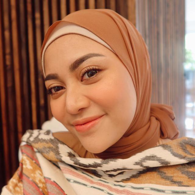 Semua Temannya Berbikini Rachel Vennya Terpikir Lepas Hijab Showbiz Liputan6 Com