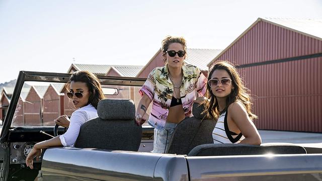 Ella Balinska, Kristen Stewart, dan Naomi Scott, dalam Charlies Angels 2019. (Foto: Dok. IMDb/ Columbia Pictures)