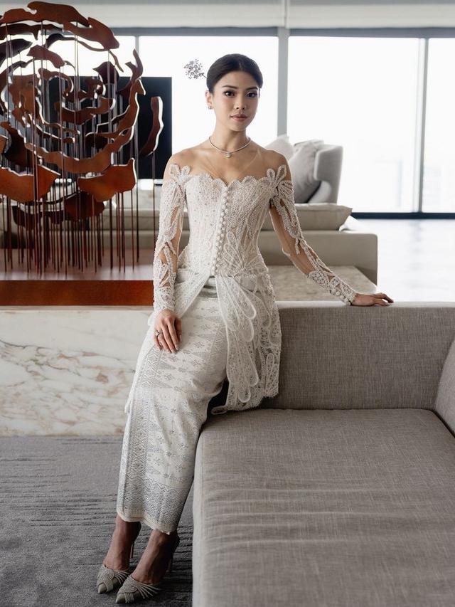 Clarissa Tanoesoedibjo lakukan Upacara Pencatatan Sipil Pernikahan. [@reynaldotjandra/@derai.studio]