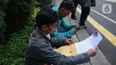 Mereka datang untuk menyerahkan surat lamaran sebagai petugas Penanganan Prasarana dan Sarana Umum (PPSU). (Liputan6.com/Angga Yuniar)