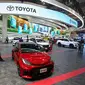 Suasana booth Toyota saat memamerkan produk terbaru dan terinovatif dalam ajang Gaikindo Indonesia International Auto Show (GIIAS) 2024 di ICE BSD, Kabupaten Tangerang, Rabu (17/7/2024). (Liputan6.com/Angga Yuniar)