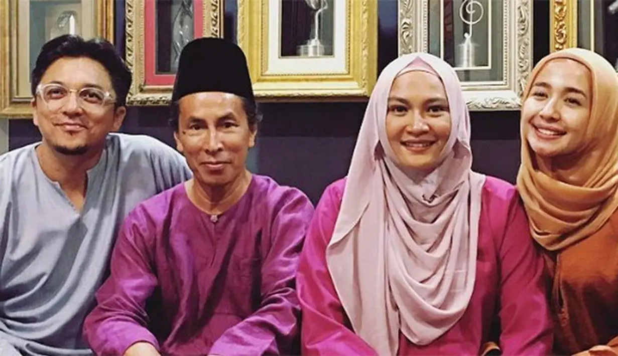Beberapa kali kisah cintanya kandas, cinta Laudya Cynthia Bella berakhir di pelukan duda satu anak. Engku Emran pengusaha asal Malaysia menjadi pelabuhan terakhirnya. Pernikahannya berlangsung hari ini Jumat (8/9) di Kuala Lumpur, Malaysia.(dok. Istimewa)