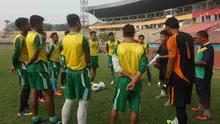Tim Pra PON Jawa Timur memilih untuk menunda keberangkatan ke Semarang karena adanya mendengar kabar kualifikasi PON zona Sulawesi dan Kalimantan batal digelar. (Bola.com/Zaidan Nazarul)