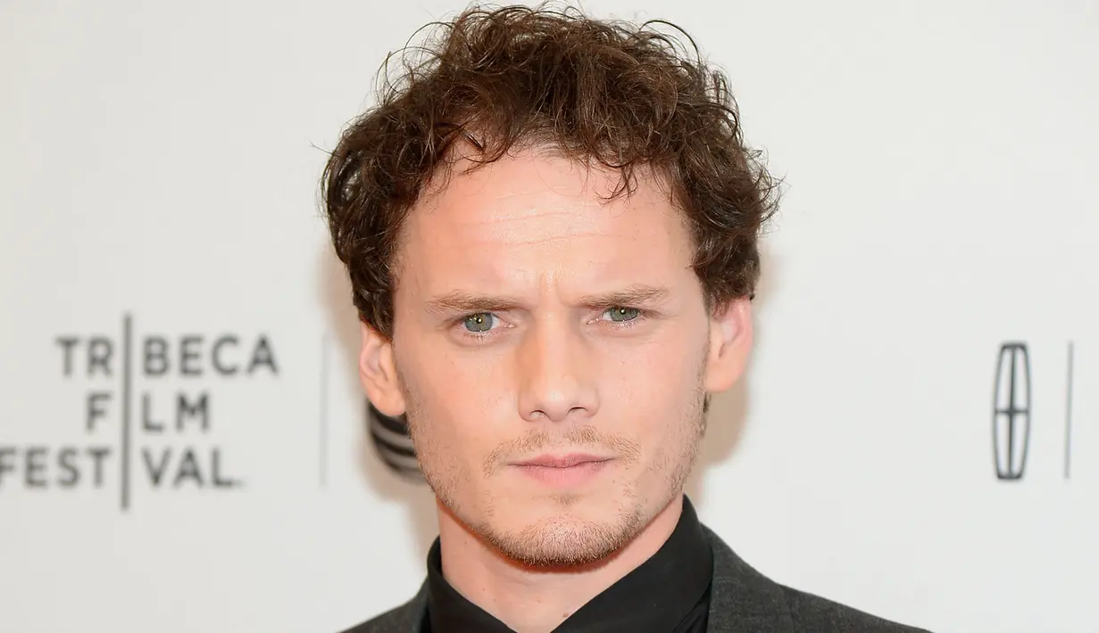 Seperti yang dijelaskan pada petugas kepolisian setempat, Jalan antara mobil dan kotak pos juga cukup curam sehingga mobil tersebut tiba-tiba mundur menuju Anton dan kotak pos. (AFP/Bintang.com)