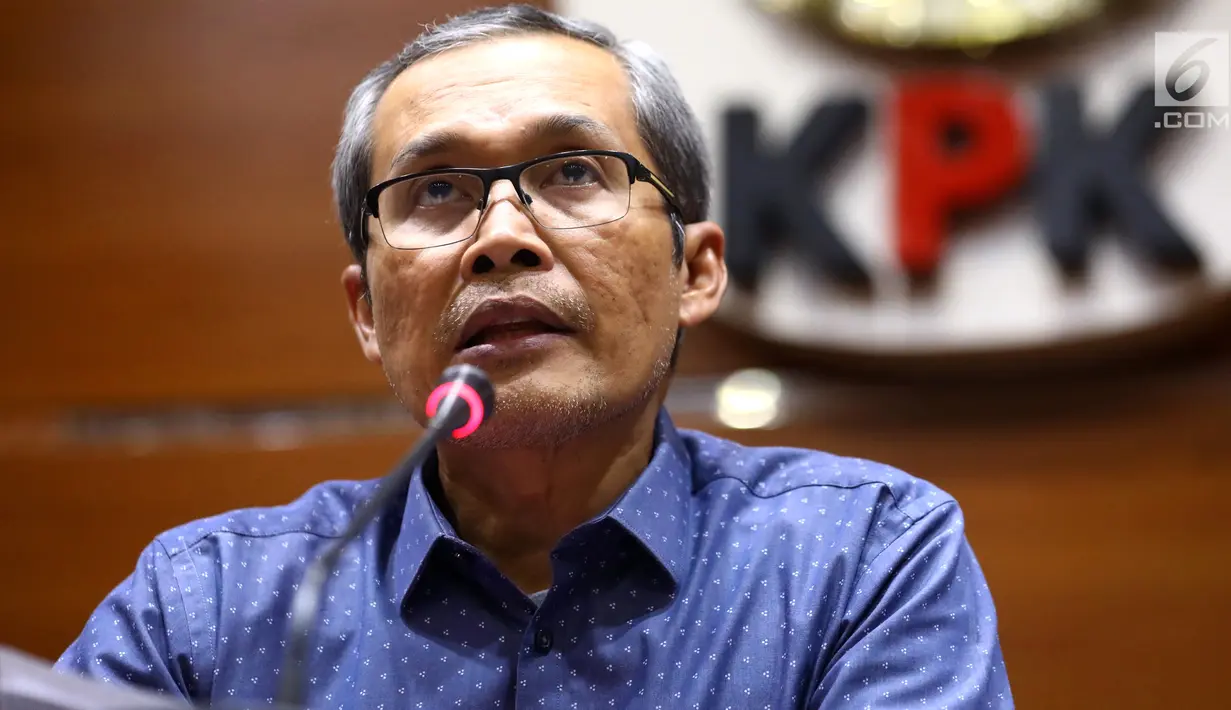 Wakil Ketua KPK Alexander Marwata saat keterangan pers OTT penanganan perkara penyalahgunaan izin tinggal Kantor Imigrasi Kelas I Mataram, NTB di Gedung KPK, Jakarta (28/5/2019). Dalam OTT KPK mengamankan 7 orang salah satunya yakni Kepala Kanim Klas I Mataram, Kurniadie. (Liputan6.com/Johan Tallo)