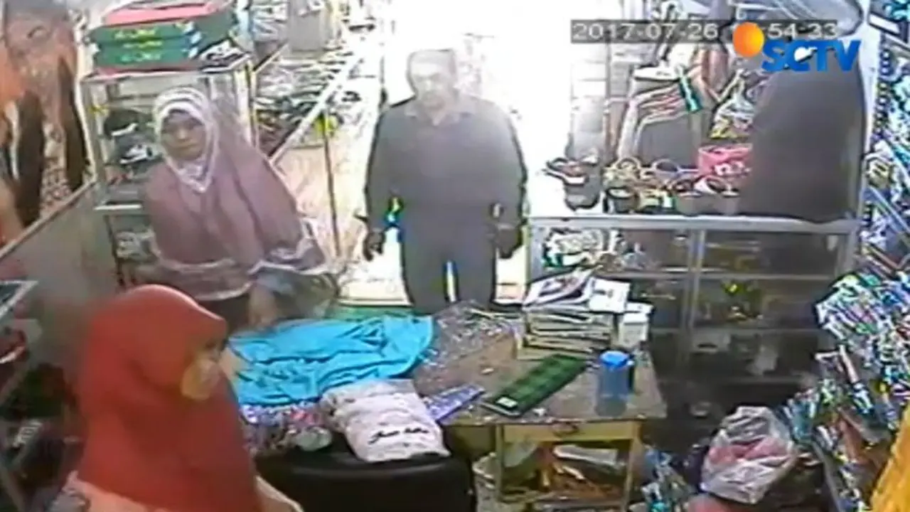 Viral, Suami Istri Terekam CCTV Ambil HP Pedagang
