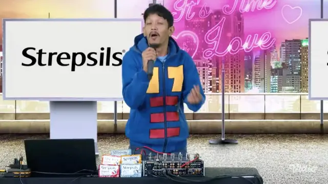 Oom Leo Berkaraoke  di acara Lovestreaming vol 2