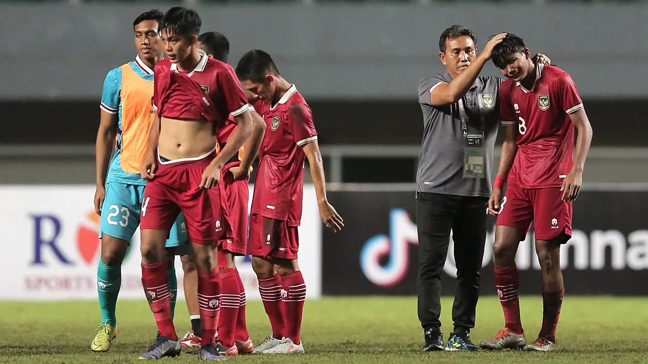 Foto: Arkhan Kaka Menangis Usai Timnas Indonesia U-17 Dibantai Malaysia