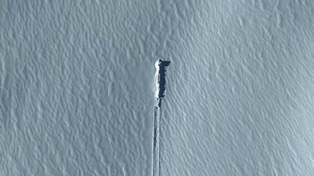 3. Bukan UFO jatuh, ternyata... (kredit Google Earth)