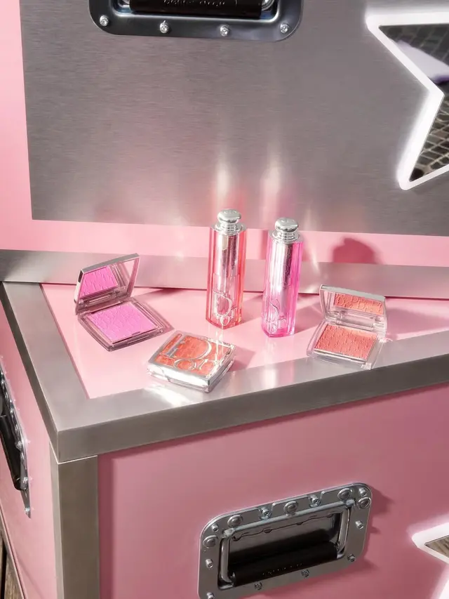 Potret Tampilan Glow Up Jisoo BLACKPINK, Jenna Ortega, dan Anya Taylor-Joy dalam Kampanye Terbaru Dior Backstage