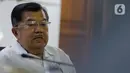 Ketua Umum PMI, Jusuf Kalla memberikan keterangan usai tanda tangan simbolis sejuta masker untuk tangkal Virus Corona COVID-19 di Jakarta, Selasa (25/2/2020). Gerakan pengadaan satu juta boks masker dan sabun antiseptik untuk persiapan apabila virus masuk ke Indonesia. (Liputan6.com/Faizal Fanani)
