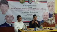 Gubernur Nusa Tenggara Barat (NTB) Zainul Majdi yang kerap disapa Tuan Guru Bajang (memakai kopiah). (Merdeka.com/ Muhammad Genantan)