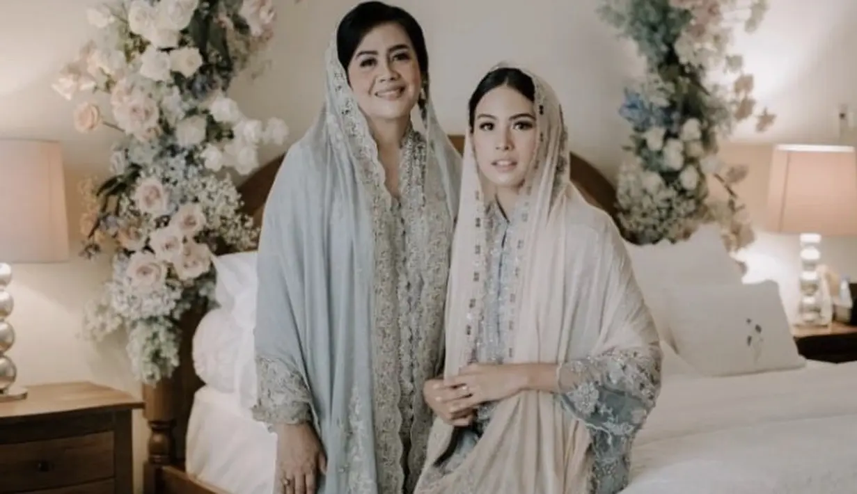 <p>Di momen pengajian sebelum pernikahan Maudy. Mauren tampil dengan oakaian warna mint yang serasi dengan anak pertamanya tersebut.@muren.s</p>