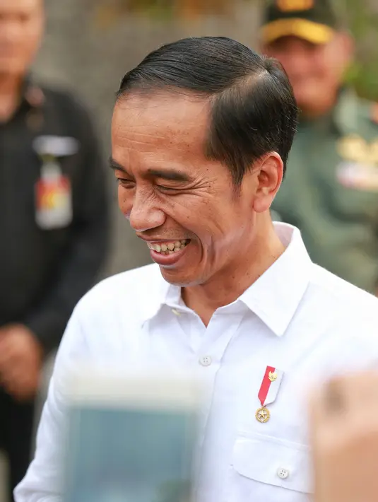 Ribuan undangan disebar dalam acara pernikahan putrinya, Kahiyang Ayu dan Bobby Nasution. Sebagai kepala negara, Jokowi mengaku tidak mengundang kepala negara dan kepala pemerintahan negara-negara tetangga. (Adrian Putra/Bintang.com)