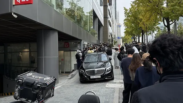 UNIQLO x Needles Bikin Warga Korea Antre Panjang ke Jalan, Apa yang Bikin Kolaborasi Ini Hype?