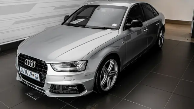 Mobil Silver/Photo by Devon Janse van Rensburg on Unsplash