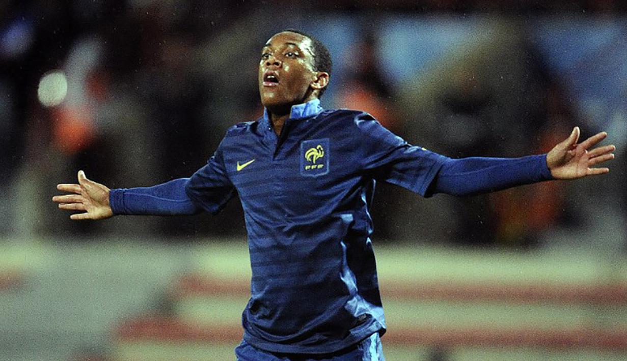 Anthony Martial merayakan gol yang dicetak ke gawang Armenia pada laga penyisihan Piala Eropa 2015 U-21 di Stadion Toulouse, Prancis, Kamis (14/11/2015). Martial mencetak gol pada debutnya bersama timnas senior Prancis. (AFP Photo/Pascal Pavani)