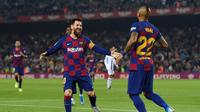 Pemain Barcelona, Arturo Vidal dan Lionel Messi merayakan gol. (Dok. Twitter/Champions League - AFP)