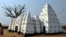 Masjid Larabanga terletak di kampung Larabanga, Republik Ghana, Benua Afrika. Masjid Larabanga menjadi salah satu dari beberapa masjid-masjid menakjubkan khas Afrika yang terbuat dari lumpur. (en.wikipedia.org) 