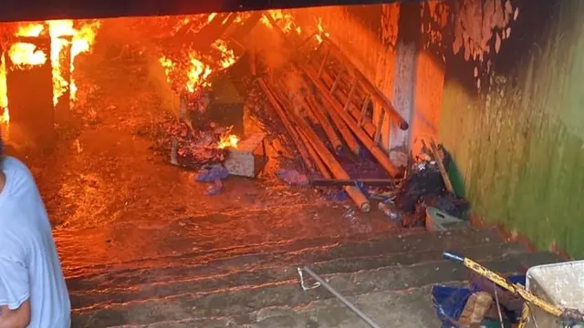Kebakaran basement Pesantren Al Mawaddah di Jalan Sadar Raya, Ciganjur, Jagakarsa, Jakarta Selatan.