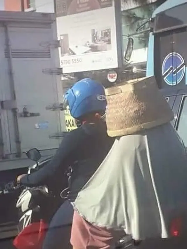 6 Potret Alih Fungsi Peralatan Dapur Jadi Helm Ini Bikin Ngakak
