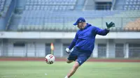 Pelatih kiper Persib Bandung, Luizinho Passos. (Bola.com/Muhammad Faqih)