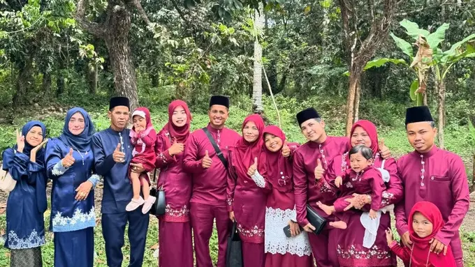 Potret Jirayut dan keluarga (Sumber: Instagram/jirayutdaa4official)