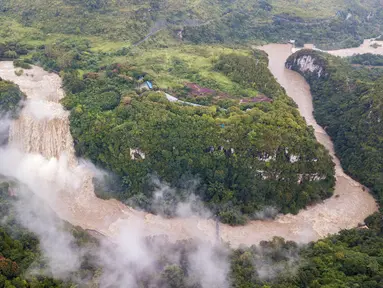 Foto dari udara yang diabadikan pada 6 September 2020 ini menunjukkan pemandangan Air Terjun Huangguoshu di Kota Anshun, Provinsi Guizhou, China barat daya. (Xinhua/Chen Xi)