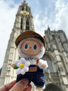 Boneka Labubu yang viral gara-gara Lisa BLACKPINK. (dok. Instagram @kasinglung/https://www.instagram.com/p/C6luLMxilWY/)