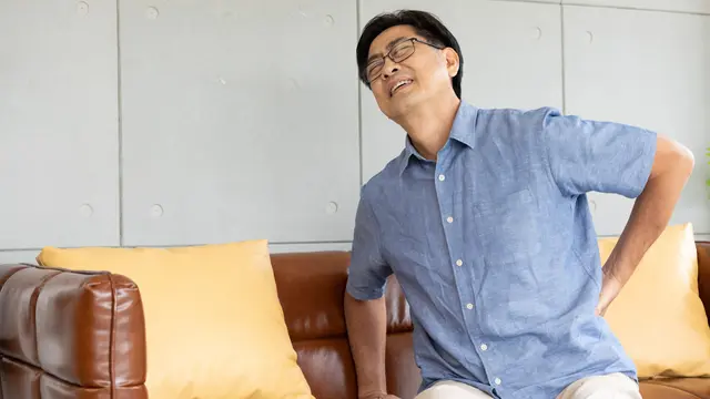 Ilustrasi sakit nyeri pinggang