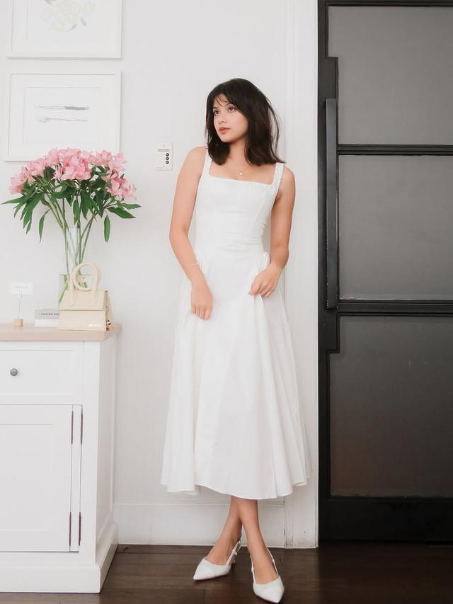 6 Potret Callista Arum Genap Berusia 21 Tahun, Memesona Pakai Dress Putih di Hari Ultah