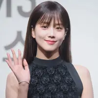 Visual menawan Jisoo BLACKPINK kembali mencuri perhatian saat menghadiri Dior Designer of Dreams Exhibition, sebuah acara bergengsi yang digelar untuk merayakan warisan dan keindahan desain rumah mode Dior. [@actressjisoo24].