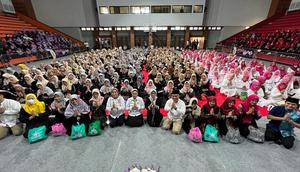 Pembagian sembako yang dilakukan Kadin DKI Jakarta, Minggu (16/3/2023).