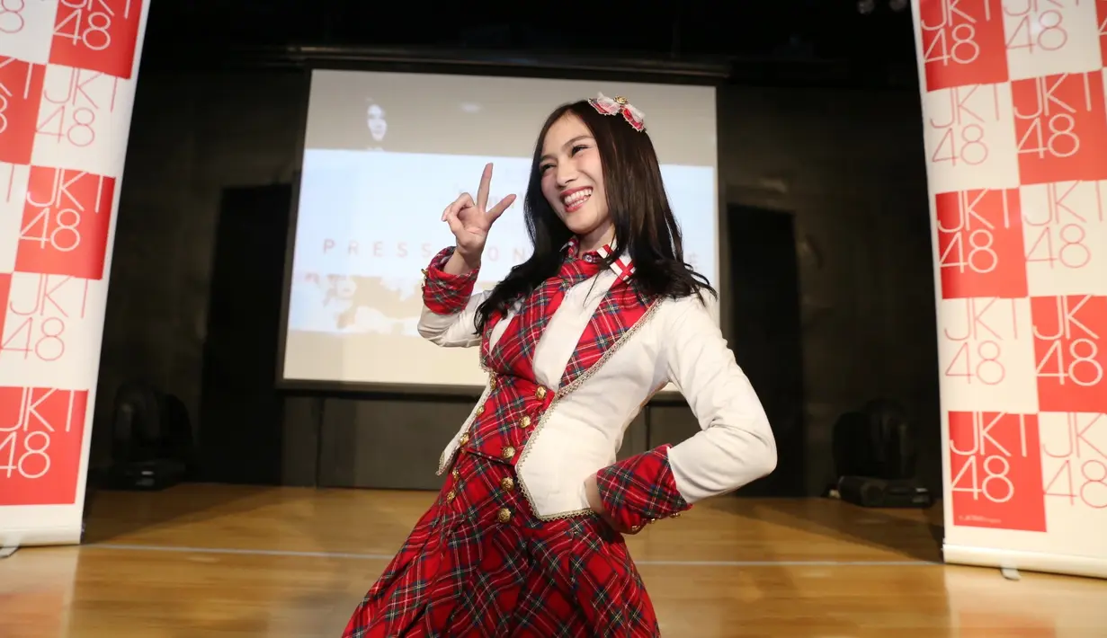 Setelah resmi keluar, ia juga belum tahu apa yang akan dilakukan selanjutnya. Ia mengaku ingin kerja kantoran seperti teman-temannya kebanyakan. (Nurwahyunan/Bintang.com)