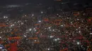 The Jakmania saat mendukung timnya bertanding pada Trofeo Persija  di Stadion Utama Gelora Bung Karno, Jakarta, Sabtu (9/4/2016). (Bola.com/Nicklas Hanoatubun)