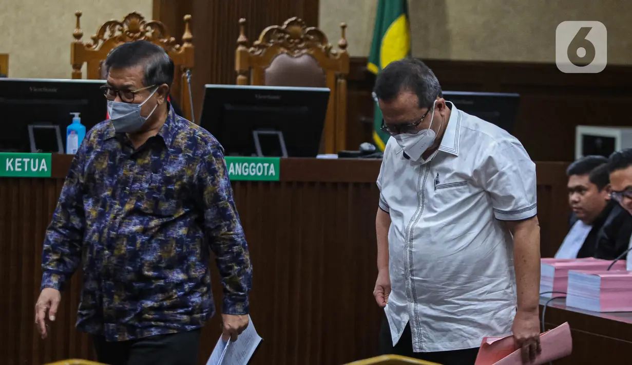 Ketiga hakim nonaktif pada Pengadilan Negeri (PN) Surabaya tersebut didakwa menerima suap Rp1 miliar dan SGD 308 ribu atau setara Rp 3,6 miliar. (Liputan6.com/Angga Yuniar)