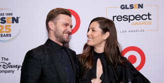 Merayakan hari ulang tahun pernikahan tidak harus dengan pesta mewah. Seperti halnya Justin Timberlake dan Jessica Biel yang melakukan pertarungan bermain scrable dalam perayaan pernikahannya yang ke-4 tahun. (AFP/Bintang.com)