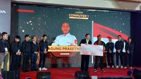 Agung Prasetyo dari Astra Motor Semarang menjadi juara kelas Com-1 di ajang Honda Asia & Oceania Motorcycle Technician Skill Contest (AOC) 2024. (Liputan6.com/Septian Pamungkas)