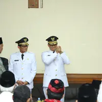 Anies Baswedan - Sandiaga Uno berkumpul di Masjid Sunda Kelapa sebelum berangkat ke Istana Negara untuk pelantikan Gubernur dan Wakil Gubernur DKI Jakarta 2017-2022. (Foto: bintang.com/Daniel Kampua)