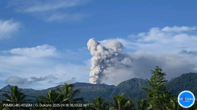 Gunung Dukono kembali erupsi pada Jumat (18/4/2025), pukul 07.52 WIT. (Liputan6.com/ Dok PVMBG)