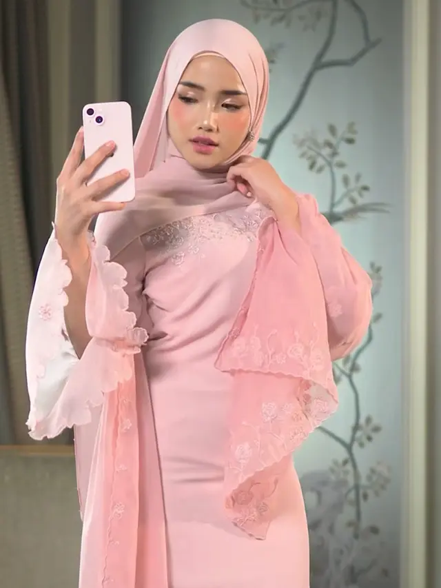 Look Inspirasi Baju Lebaran 2025 dari Fuji An. [@hijabista.hub]