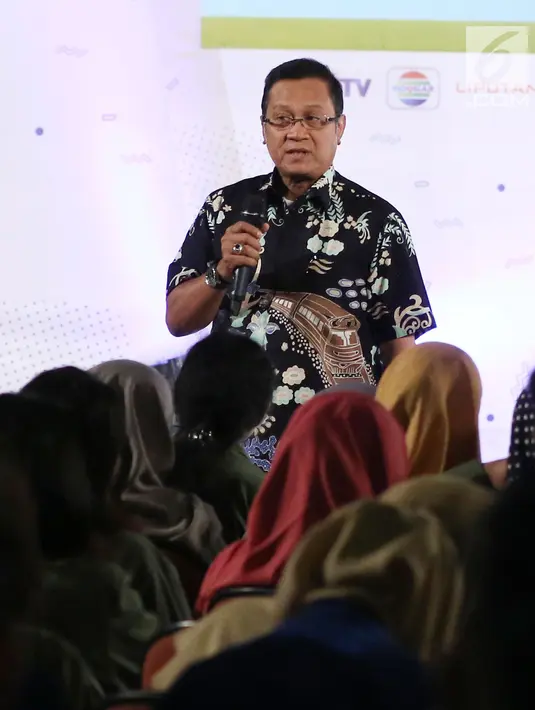 Direktur Utama PT KAI Edi Sukmoro menjadi pembicara dalam gelaran Emtek Goes to Campus (EGTC) 2018 di Universitas Gadjah Mada, Yogyakarta, Kamis (18/10). Edi Sukmoro membagikan pengalamannya selama menjadi Dirut PT KAI. (Liputan6.com/Herman Zakharia)